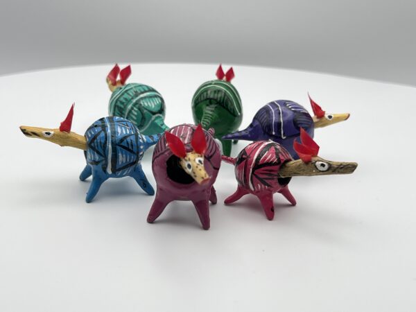 Loose Neck Armadillo - Image 3